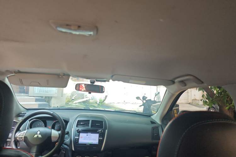 Used Mitsubishi ASX 2013 2.0L CVT Two-Wheel Drive Elite Edition Headliner