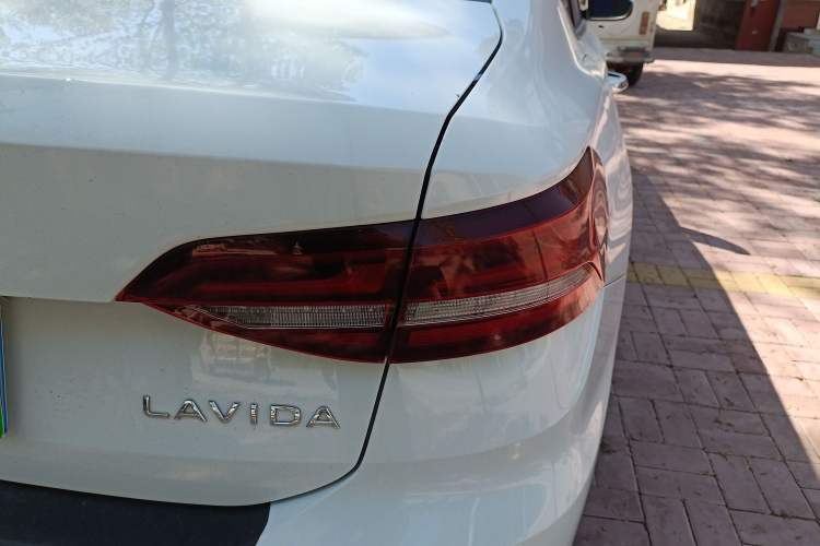 Used Volkswagen Lavida 2024 1.5L Automatic Starry Sky 5 Million Edition Right Rear Taillight