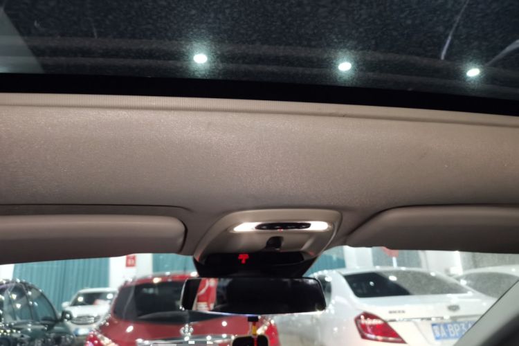 Used Volvo V40 2013 2.0T Zhiyi Edition
