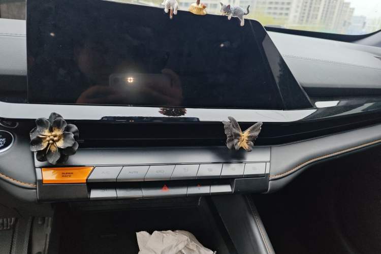 Used CHANGAN UNI-V 2023 1.5T Prestige Model
