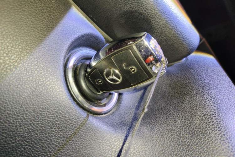 Used Mercedes-Benz R-Class 2014 R 320 4MATIC Business Model