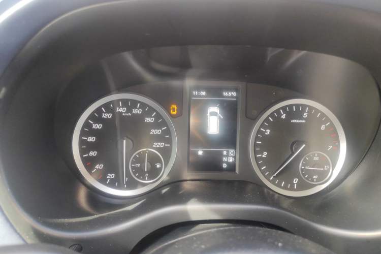 Used Mercedes-Benz Vito 2023 2.0T Elite Version 7 Seats Instrument Cluster