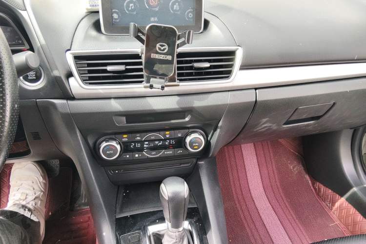 Used Mazda 3 Axela 2016 Sedan 1.5L Automatic Luxury Model
