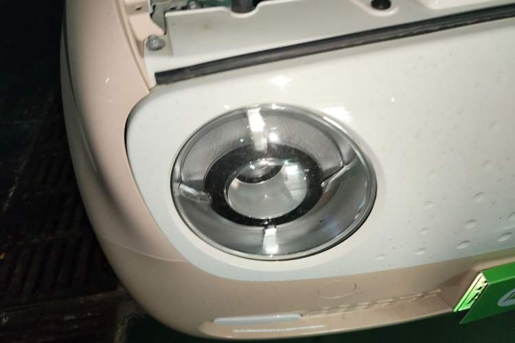 Used ORA Black Cat 2021 301 km Basic Version Right Front Headlight