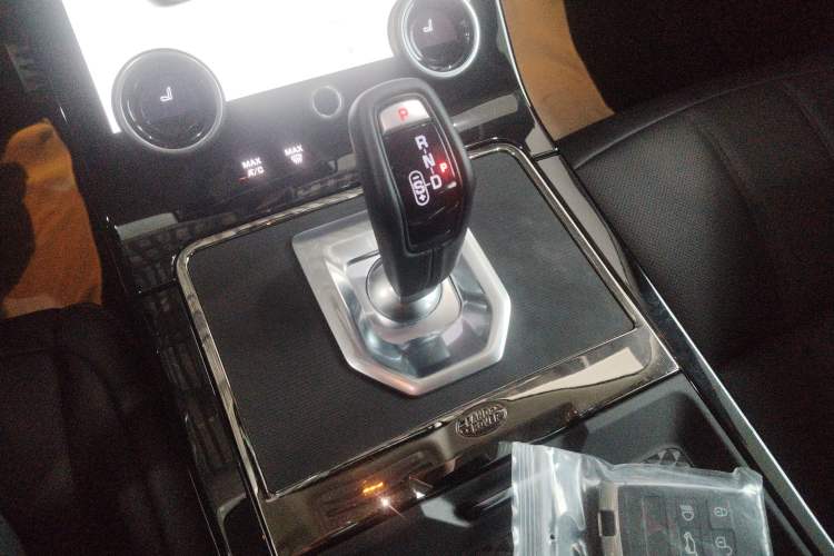 Used Land Rover Range Rover Evoque 2023 Aurora L 249 PS Collins Antique Bronze Special Edition
