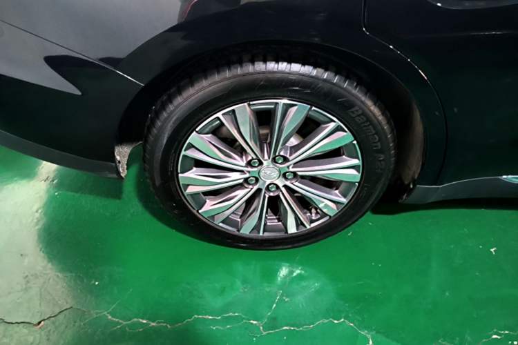 Used Hongqi E-QM5 2022 431 km Charge & Enjoy Edition