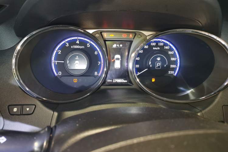 Used Hyundai ix35 2015 2.0L Automatic Two-Wheel Drive Leading Trim China IV Standard

