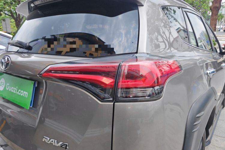 Used Toyota RAV4 2019 2.0L CVT Two-Wheel Drive Fashion X Limited Edition China VI Standard
