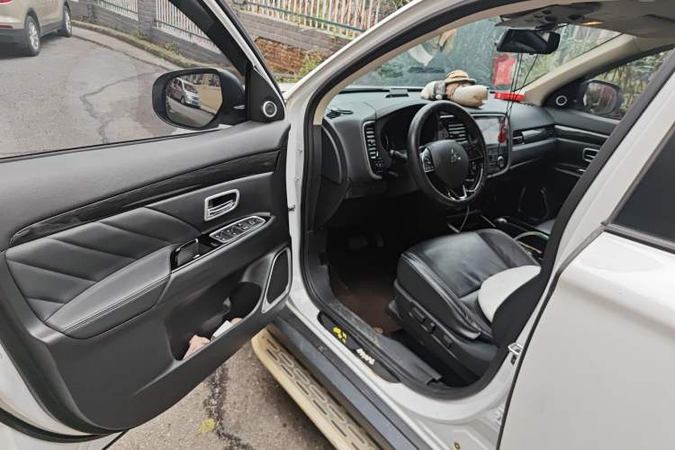 Used Mitsubishi Outlander 2020 2.0L Two-Wheel Drive Enjoyment Version 5 Seats
