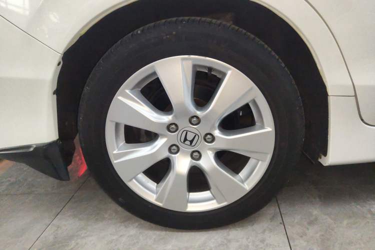 Used Honda Jade 2016 1.8L Automatic Comfort Elite Version 5 Seats Right Rear Wheel Hub