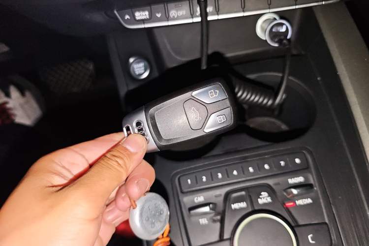 Used Audi A4L 2017 40 TFSI Ambition Edition Vehicle Key