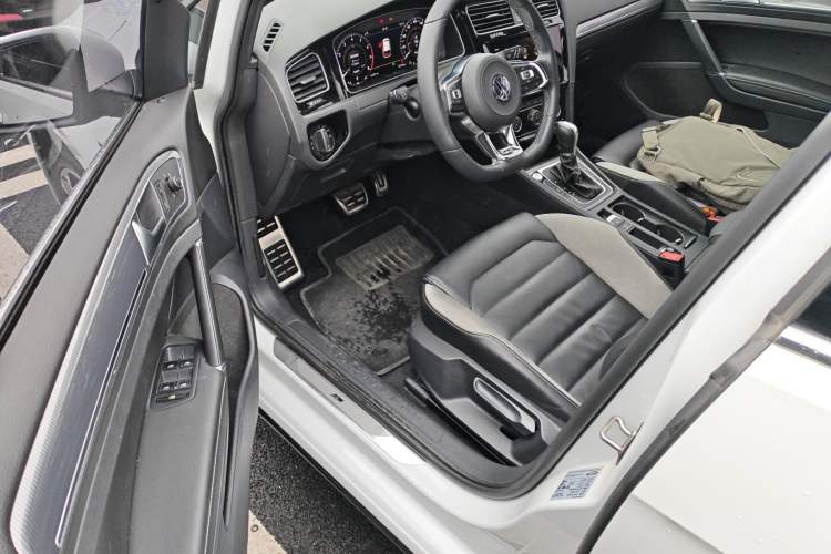 Used Volkswagen Golf 2019 280TSI DSG R-Line China VI Standard Driver Seat