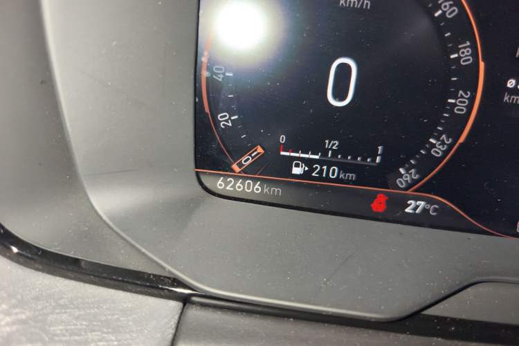 Used Lynk & Co 02 2021 1.5TD DCT Two-Wheel Drive Champion Edition Odometer Close Up