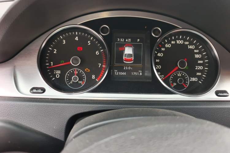 Used Volkswagen FAW-Volkswagen CC 2015 2.0 TSI Ultimate Model Odometer Close Up