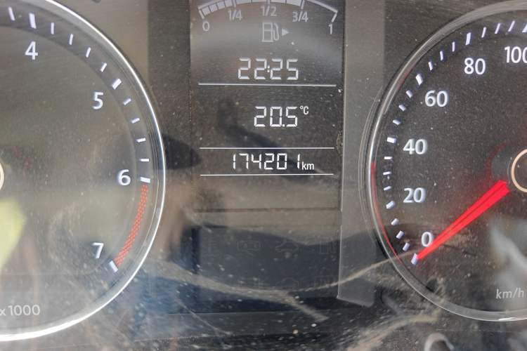 Used Volkswagen Lavida 2011 1.6L Manual - Premium Edition Odometer Close Up