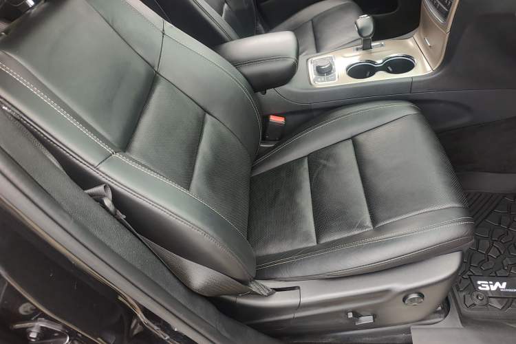 Used Jeep Grand Cherokee 2015 3.0L Elite Navigation Edition Right Front Seat