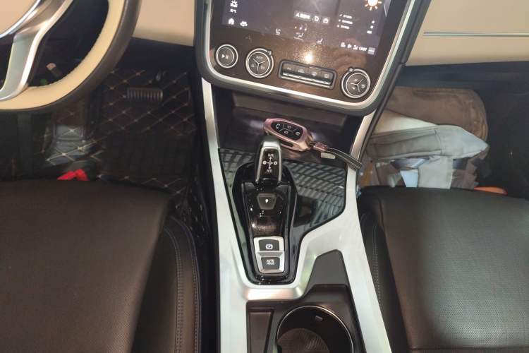 Used Lynk & Co 01 2019 2.0T Two-Wheel Drive Zhaopu Version China VI Standard
