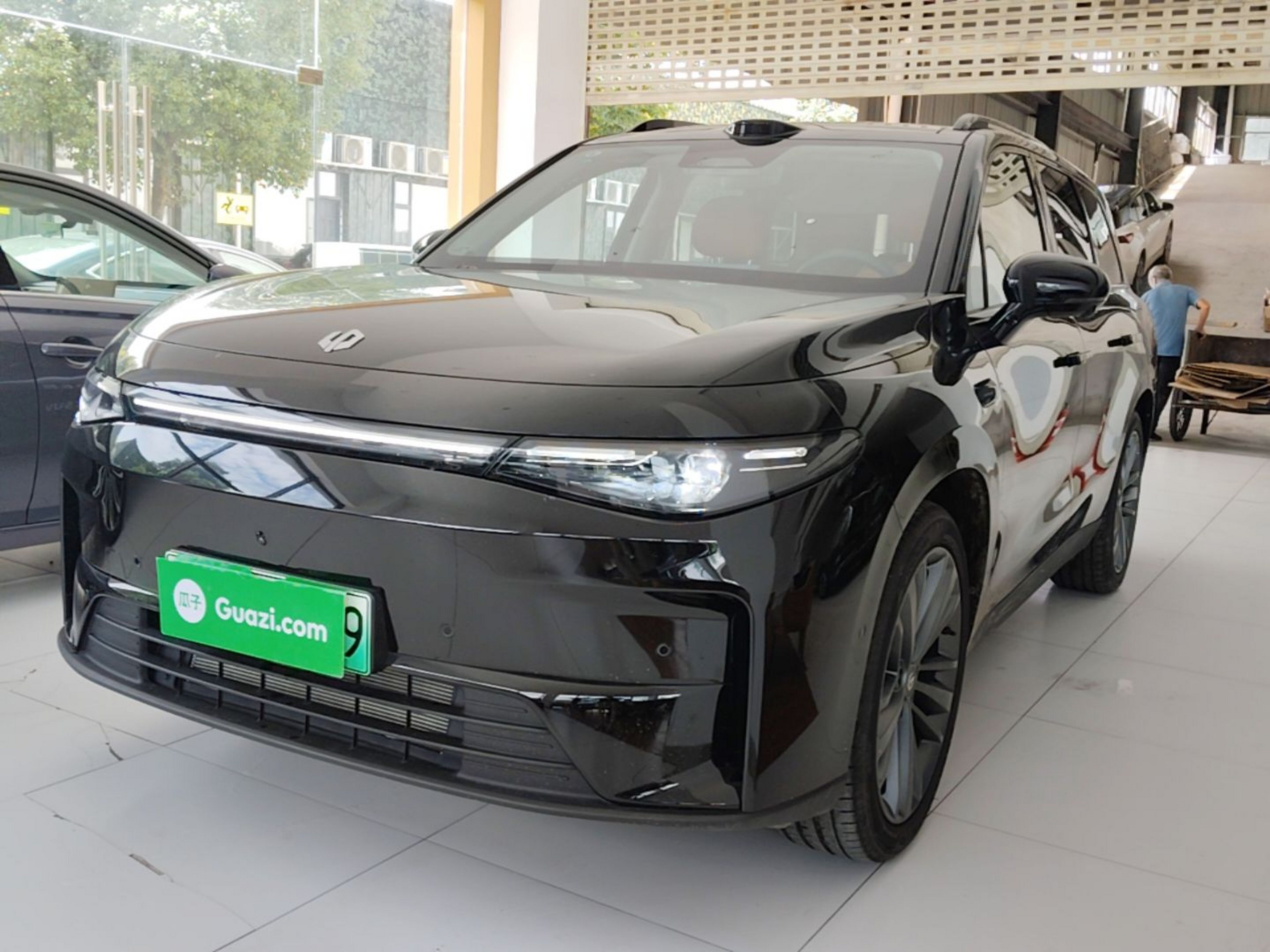 Unter der Vorderseite des Autos