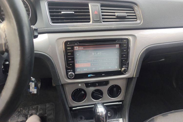 Used Volkswagen Gran Lavida 2013 1.6L Automatic Comfort Model Audio And AC Panel