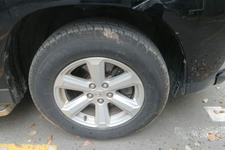 Used Toyota Highlander 2013 2.7L Two-Wheel Drive 5-Seater Purple Gold Edition
