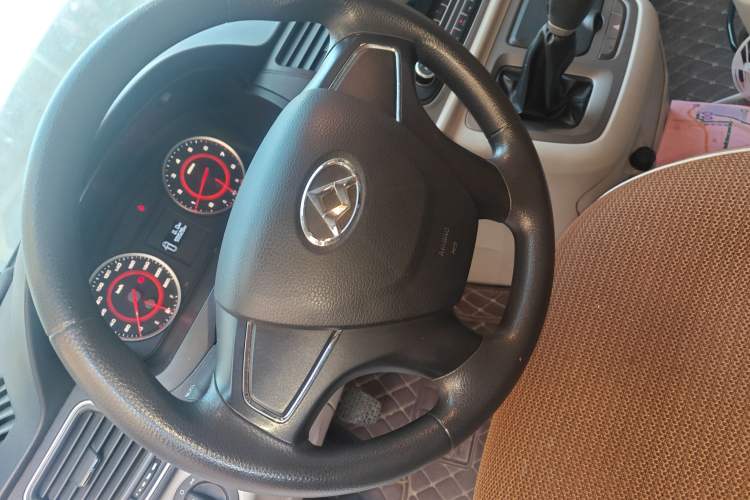 Used SAIC MAXUS G10 2014 2.4L Manual Elite Edition