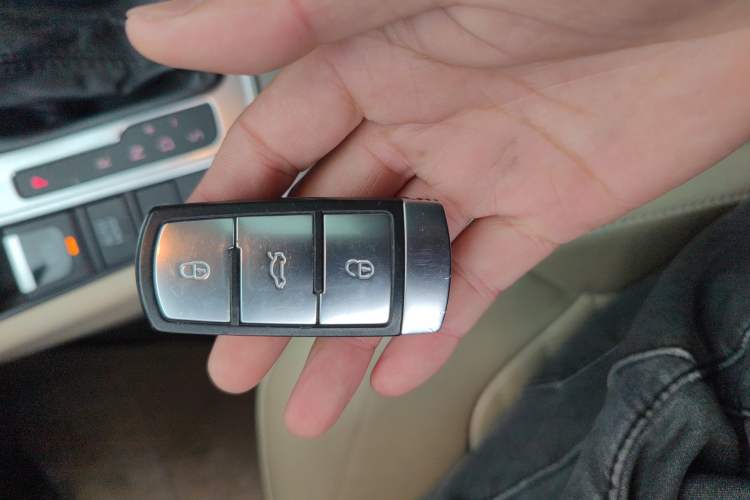 Used Volkswagen Magotan 2015 1.8TSI Advanced Model Vehicle Key