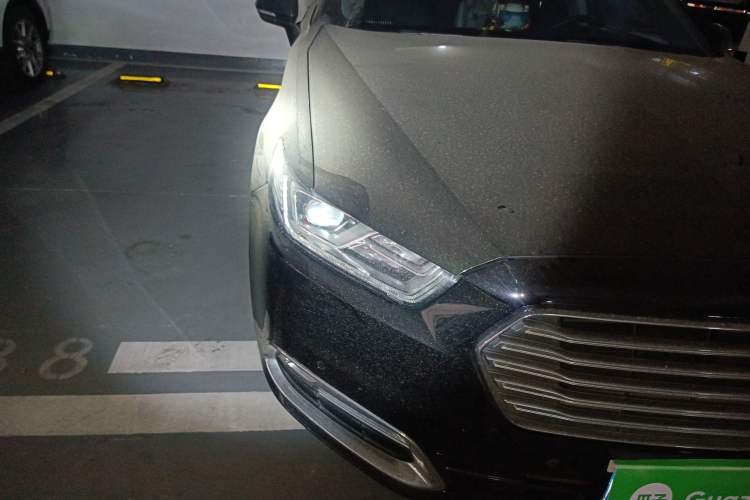 Used Ford Taurus 2017 EcoBoost 325 V6 Flagship Model Right Front Headlight