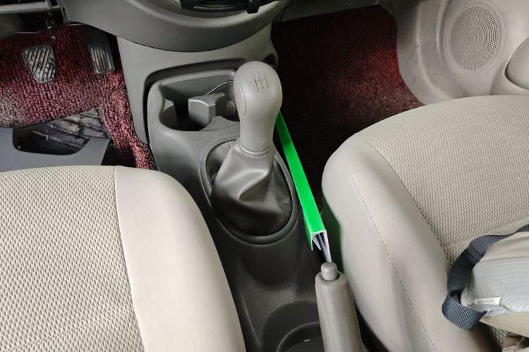 Used Nissan Sunny 2014 1.5XE Manual Comfort Edition Gear Lever