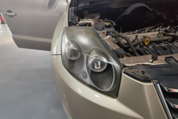 Used Geely Auto GX7 2015 Classic Edition 1.8L Manual Elite Model China IV Right Front Headlight