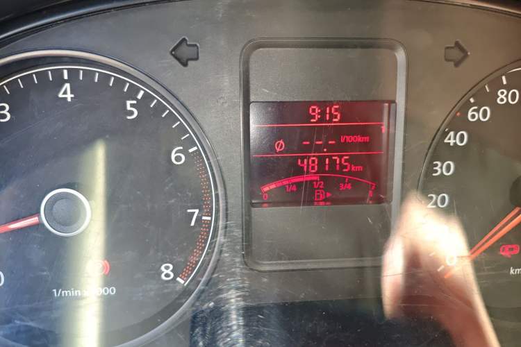 Used Volkswagen Polo 2012 1.6L Cross Polo MT Odometer Close Up