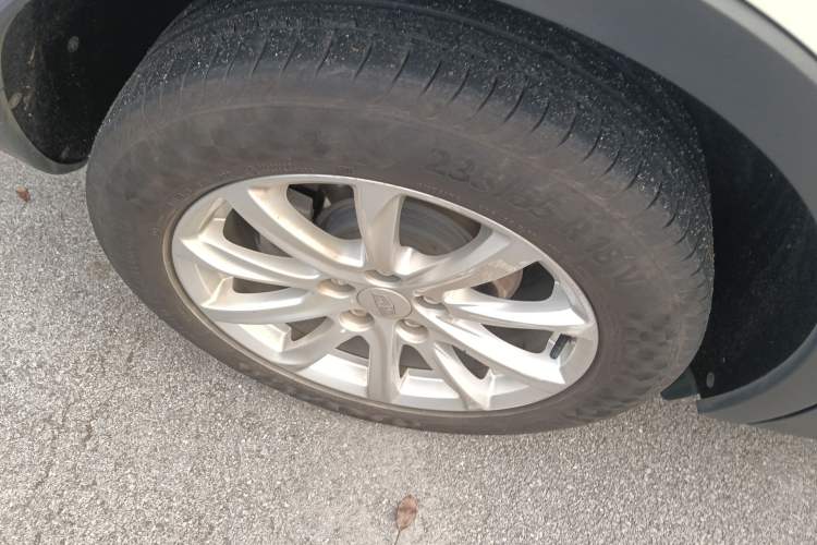 Used Cadillac XT4 2018 28T Two-Wheel Drive Tech Version Right Rear Wheel Hub