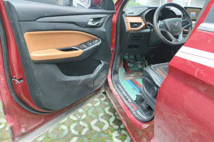 Used Wuling Hongguang S3 2018 1.5L Manual Luxury Model China V Standard Driver Seat