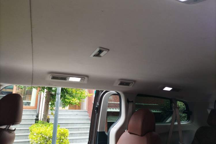 Used SAIC MAXUS G10 2014 2.0T Automatic Elite Edition