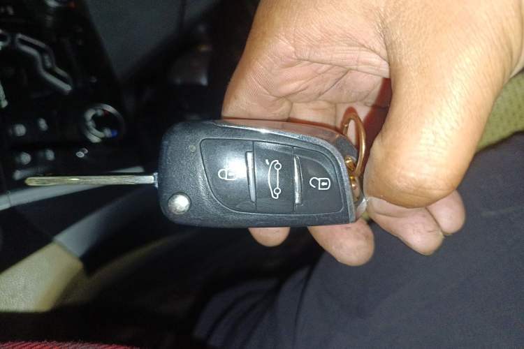 Used Hyundai Sonata 2011 2.0L Automatic Leading Edition Vehicle Key