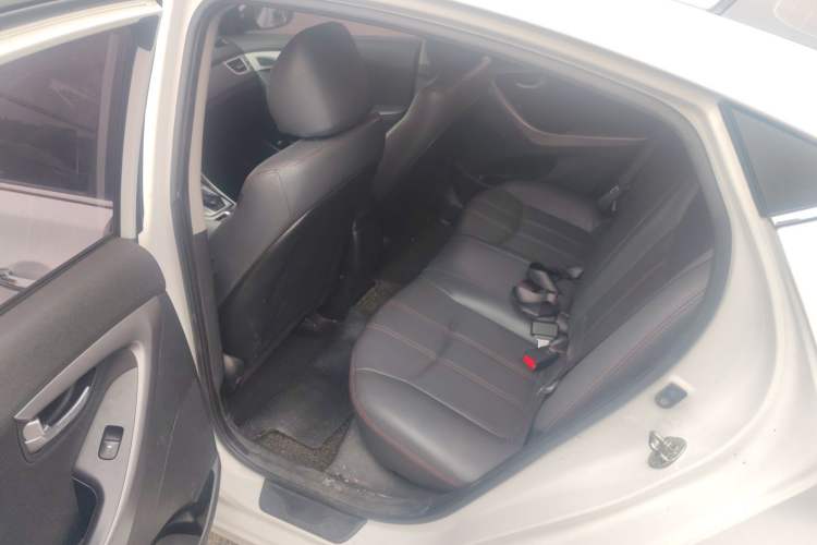 Used Hyundai Elantra (5th Generation / Langdong) 2015 1.6L Automatic Leading Model Left Rear Seat