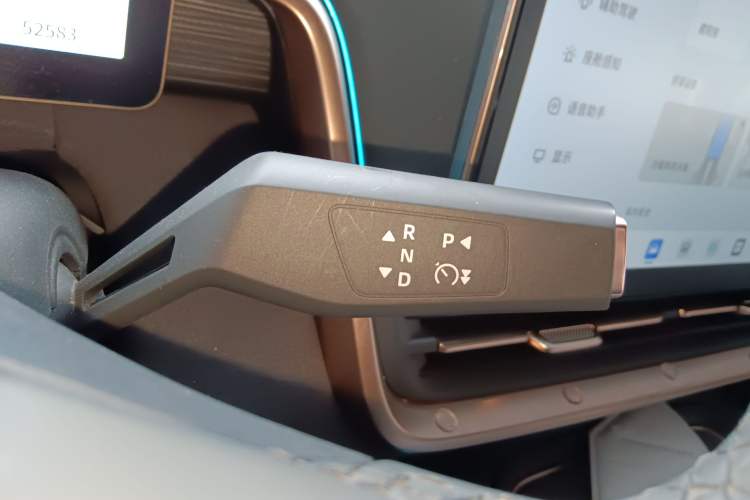 Used Dongfeng eπ eπ008 2024 210Max Range-Extended Version 6 Seats Gear Lever