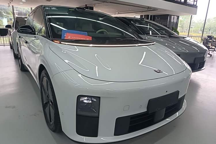 Used Li Auto i6 2025 Model Two-Wheel-Drive Standard Type
