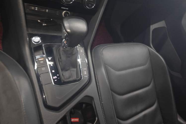 Used Volkswagen Tiguan L 2018 330TSI Automatic Two-Wheel Drive Luxury Edition Gear Lever