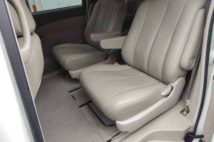 Used BYD M6 2013 2.4L Automatic Luxury Model