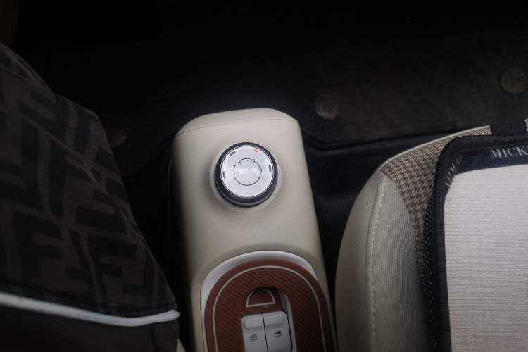 Used Wuling Hongguang MINIEV 2024 3rd Generation 215km Youth Edition Gear Lever