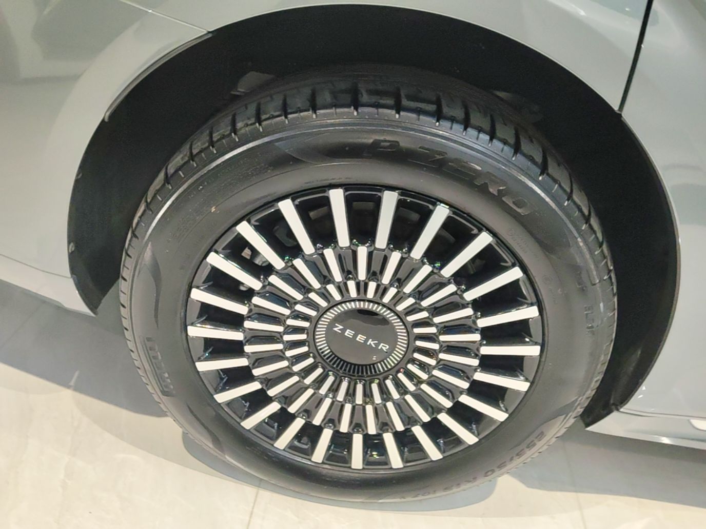 Zeekr 009 2024 Six-Seat Executive Version 4WD 108 kWh — снимка 11