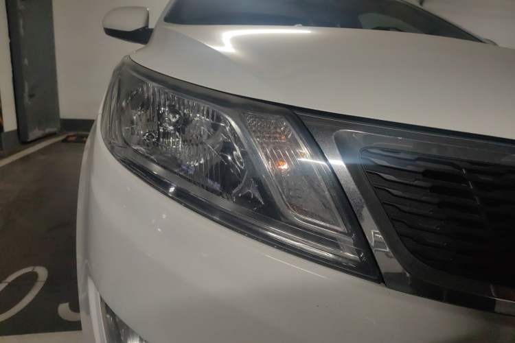 Used Kia K2 2012 Sedan 1.4L MT GLS Commemorative Edition Right Front Headlight