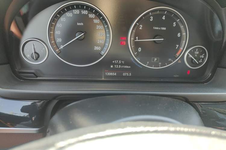 Used BMW 5 Series 2015 520i Elegant Edition Odometer Close Up