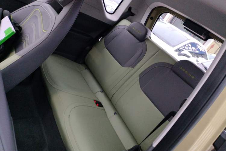 Used Geely Galaxy Panda 2024 200km Panda Rider Left Rear Seat