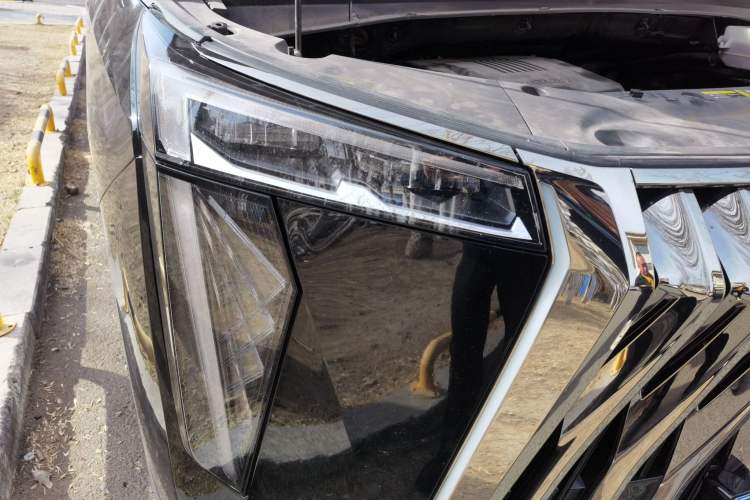 Used GAC Trumpchi M8 2023 Zongshi Series Dual-Motor Supreme Edition Right Front Headlight