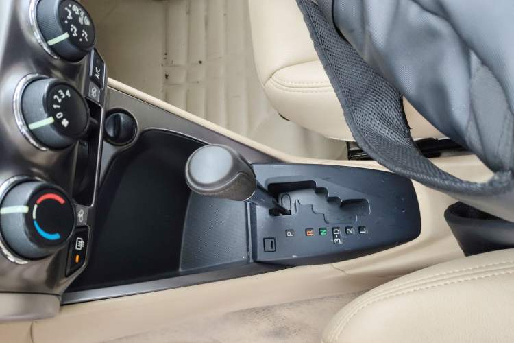 Used Toyota YARiS L Zhi Xuan 2015 1.5E Automatic Charm Edition