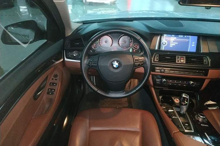 Used BMW 5 Series 2014 520Li Elegant Model
