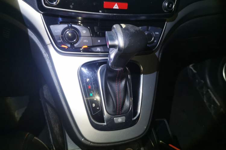 Used Haval H6 2017 Blue Label Sport Edition 1.5T Automatic Two-Wheel Drive Luxury Model Gear Lever