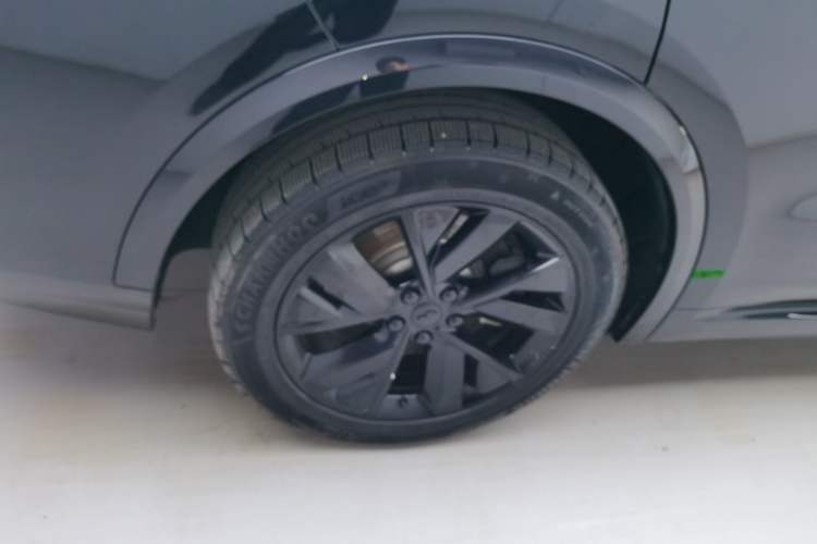 Used Li Auto L8 2023 Pro Model Right Rear Wheel Hub