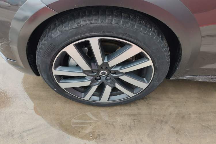 Used Volvo V90 2024 Cross Country B5 AWD Prestige Edition